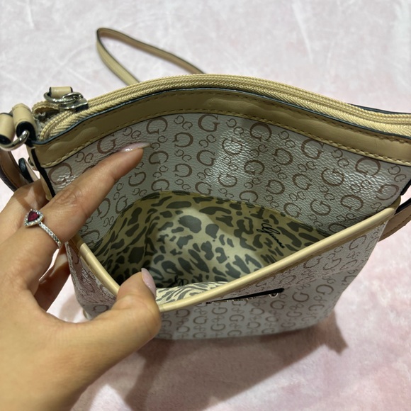 GUESS White With Beige Monogram Crossbody - Picture 5 of 8